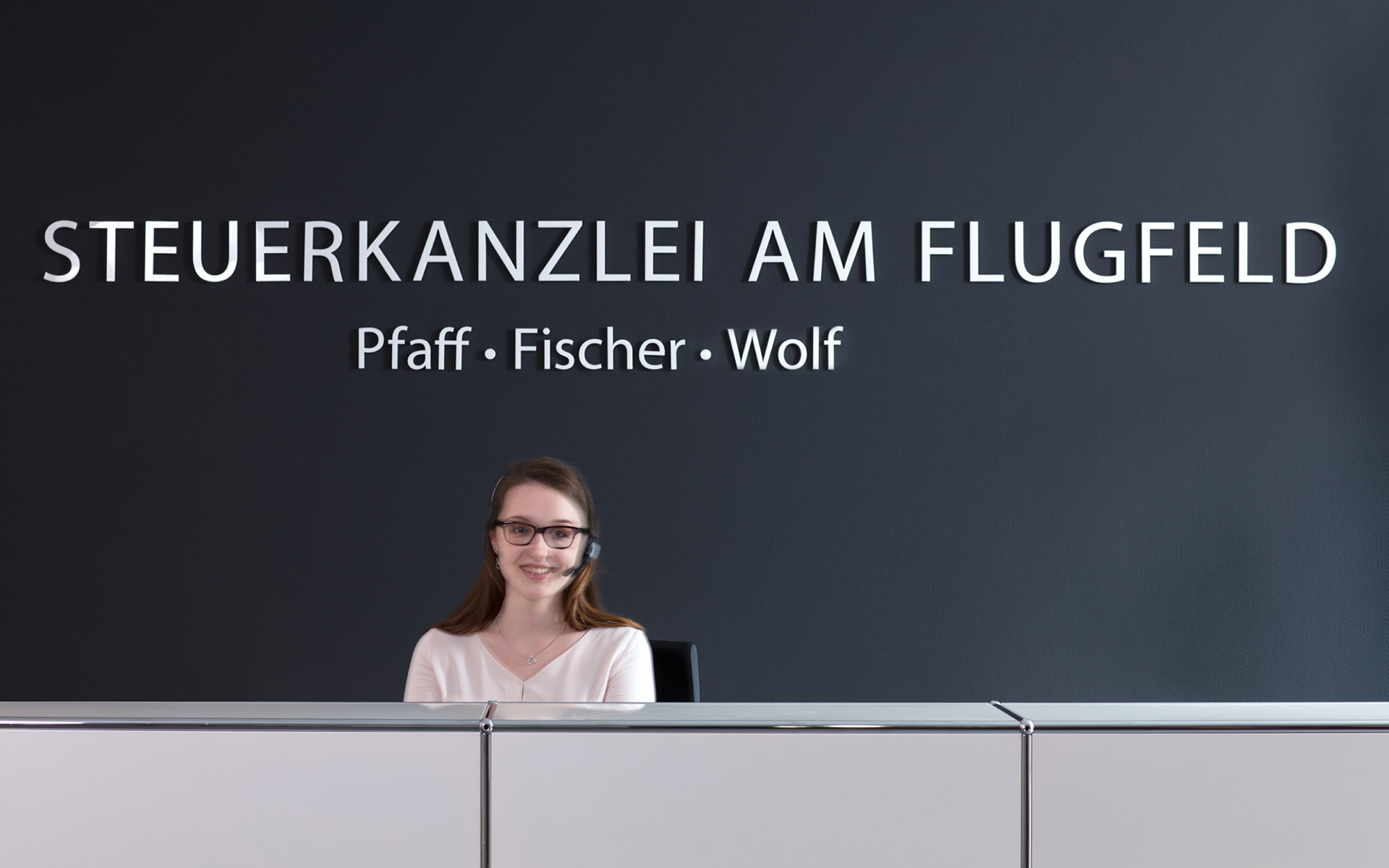 Steuerkanzlei am Flugfeld Empfang